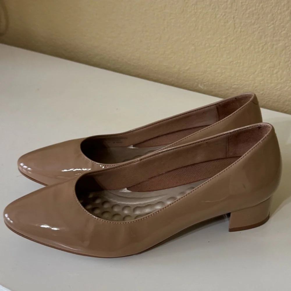 The Walking Cradle Co Tan Heels - Picture 3 of 6